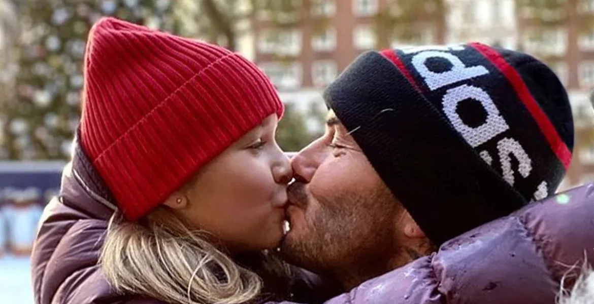Снимка: Какво може да се случи, ако целувате детето си по устните, според науката